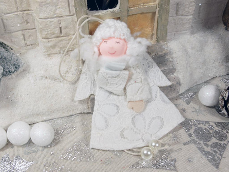 Zawieszka ANIOŁ 670013 materiał biały 14x9cm