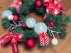 Wianek świąteczny 27365 KOKARDY i bombki 30cm
